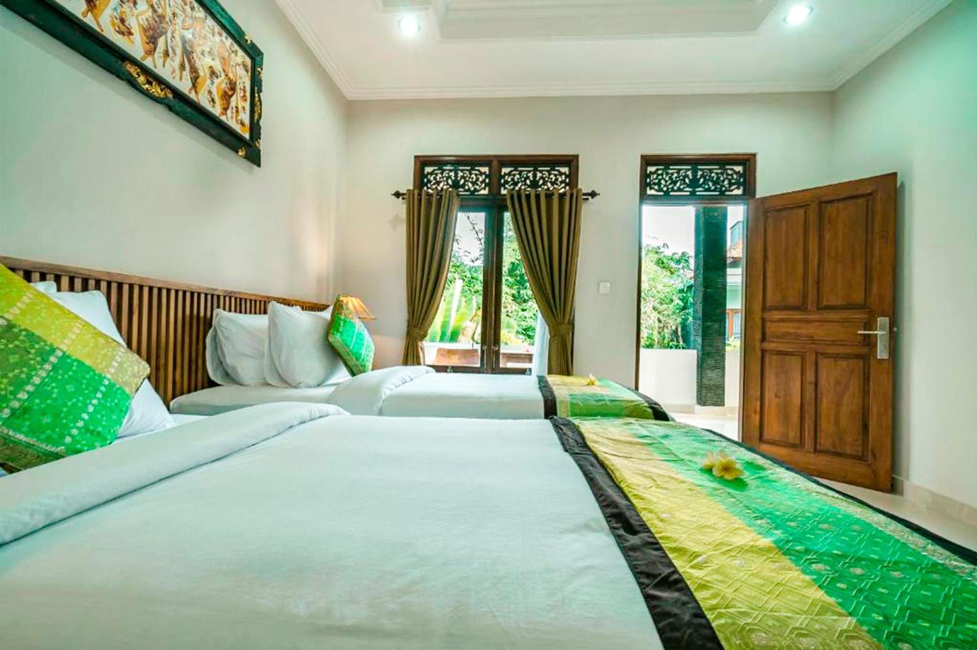 Esty House Hotell Ubud Exteriör bild