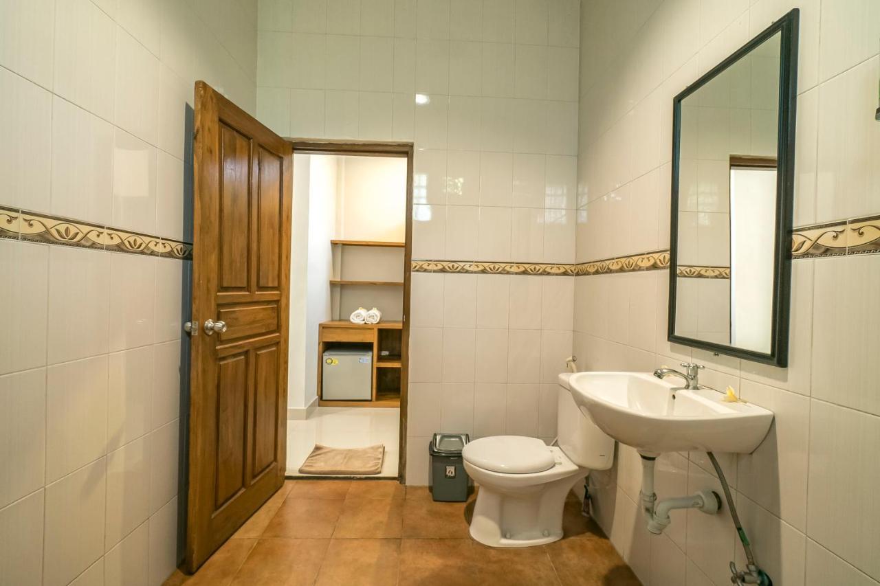 Esty House Hotell Ubud Exteriör bild
