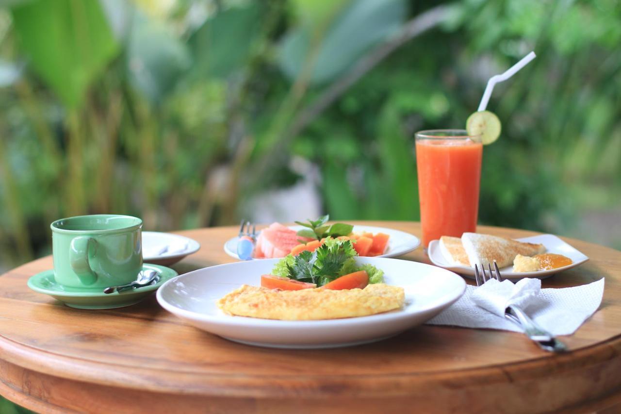 Esty House Hotell Ubud Exteriör bild